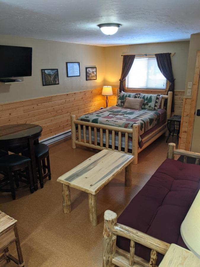 ווסט ילוסטון 9 Bar W Cabins מראה חיצוני תמונה